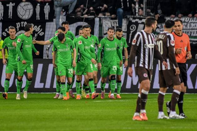 0:1 von 15 Haris Tabakovic ( Gladbach ) Torjubel Deutschland , Hamburg , Millerntorstadion , Fussball , 1. Bundesliga , FC St Pauli - Borussia Mönchengladbach