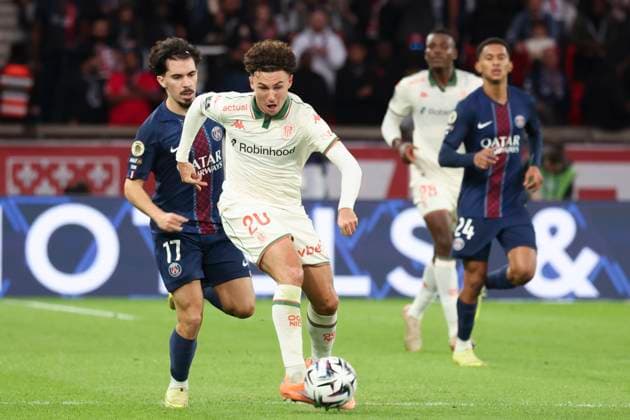 FOOTBALL : Paris Saint Germain Vs OGC Nice - Ligue 1 - 01 11 2025 Tom Louchet (OGC Nice) Vs Vitinha (PSG) ParisFrance  Copyright: xMichaelxBaucherx