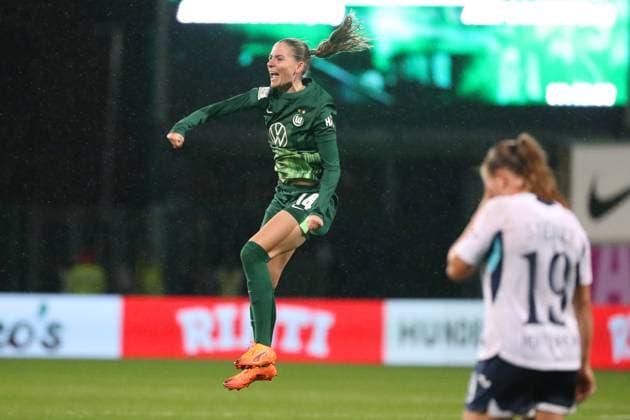 VfL - Hoffenheim, BL Frauen Wolfsburg, 01.11.2025, FUßBALL - VfL Wolfsburg vs. TSG 1899 Hoffenheim, Google Pixel Frauen-Bundesliga, Saison 2025 26. Smilla Vallotto (VfL Wolfsburg) jubelt nach ihrem Tor zum 2:0 Wolfsburg