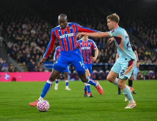 Crystal Palace v Brentford Premier League Jean-Philippe Mateta of Crystal Palace and Nathan Collins of Brentford battle for the ball during the Premier League match at Selhurst Park, London UK Newspapers OUT Copyright: xMalcolmxFellx FIL-22447-0036