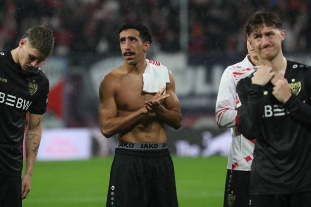 01.11.2025, xgox, Fussball 1.Bundesliga, RB Leipzig - VfB Stuttgart emspor, v.l. Tiago Tomas (Stuttgart, 8) enttaeuscht, schaut enttaeuscht, niedergeschlagen, disappointed (DFL DFB REGULATIONS PROHIBIT ANY USE OF PHOTOGRAPHS as IMAGE SEQUENCES and or QUASI-VIDEO) Leipzig