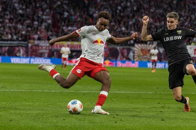 GER, Bundesliga, RB Leipzig - VfB Stuttgart 01.11.2025, Red Bull Arena, Leipzig, GER, Bundesliga, RB Leipzig - VfB Stuttgart Assan Ouedraogo (RB Leipzig 20) Â