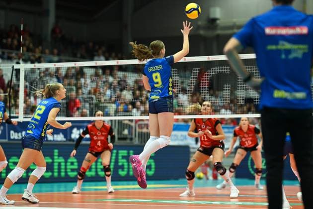 Leana Grozer (SSC Palmberg Schwerin, 9) Dresdner SC vs. SSC Palmberg Schwerin, 1. Volleyball Bundesliga Damen, Spielzeit 2025 2026, 01.11.2025 Dresdner SC vs. SSC Palmberg Schwerin, 1. Volleyball Bundesliga Damen, Spielzeit 2025 2026, 01.11.2025 Dresden Copyright: xEibner-Pressefoto xHoepnerx EP_PHR