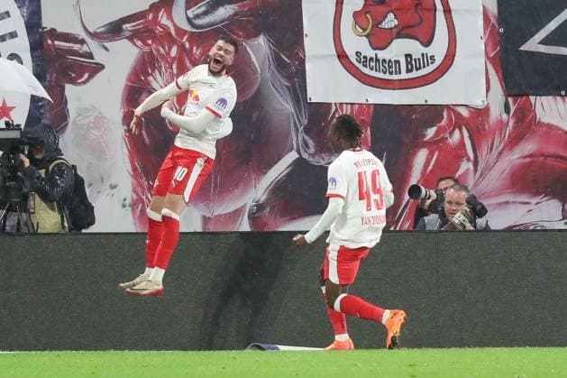 01.11.2025, xgox, Fussball 1.Bundesliga, RB Leipzig - VfB Stuttgart emspor, v.l. Jubel nach dem 3:1 durch Romulo Jose Cardoso Da Cruz (Leipzig, 40) (DFL DFB REGULATIONS PROHIBIT ANY USE OF PHOTOGRAPHS as IMAGE SEQUENCES and or QUASI-VIDEO) Leipzig