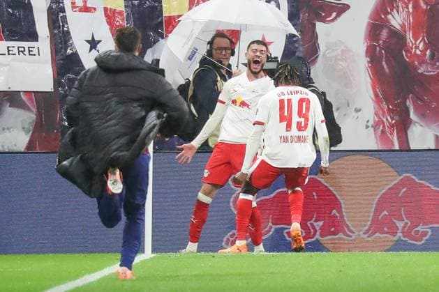 01.11.2025, xgox, Fussball 1.Bundesliga, RB Leipzig - VfB Stuttgart emspor, v.l. Jubel nach dem 3:1 durch Romulo Jose Cardoso Da Cruz (Leipzig, 40) (DFL DFB REGULATIONS PROHIBIT ANY USE OF PHOTOGRAPHS as IMAGE SEQUENCES and or QUASI-VIDEO) Leipzig