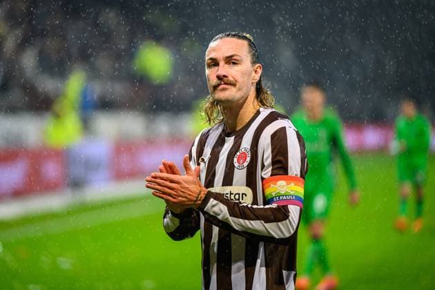 Fußball I Herren I Saison 2025-2026 I Bundesliga I 9. Spieltag I FC St. Pauli - Borussia Mönchengladbach I 01.11.2025 Jackson Irvine (7, FC St. Pauli) Hamburg Millerntor-Stadion Hamburg Deutschland Copyright: xLobecax xHenningxRohlfsx