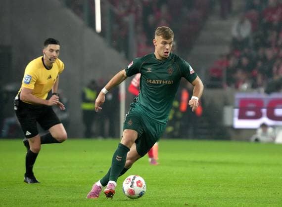 GER, 1.FBL, 1.FSV Mainz 05 vs Werder Bremen 01.11.2025, MEWA Arena, Mainz, GER, 1.FBL, 1.FSV Mainz 05 vs Werder Bremen , im Bild Keke Topp (Bremen) DFL regulations prohibit any use of photographs as image sequences and or quasi-video.