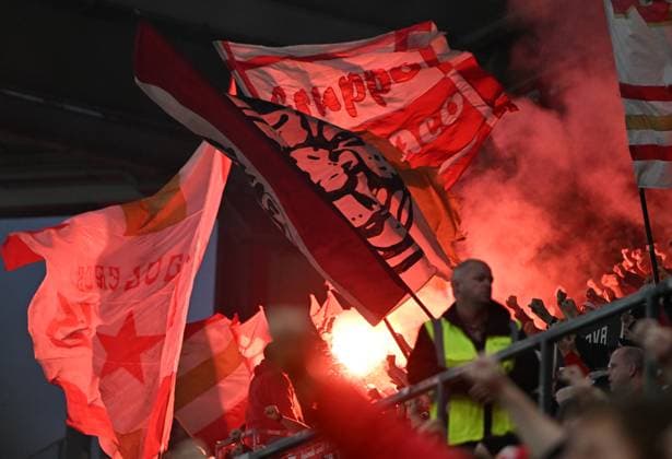 Fussball-Bundesliga - Saison 2025 2026 Mewa-Arena Mainz - 01.11.2025 1. FSV Mainz 05 (mz) - SV Werder Bremen hb) 1:1 Auch die Mainzer Fans zündeln DFL REGULATIONS PROHIBIT ANY USE OF PHOTOGRAPHS AS IMAGE SEQUENCES AND OR QUASI VIDEO EDITORIAL USE ONLY NATIONAL AND INTERNATIONAL NEWS AGENCIES OUT Fussball-Bundesliga - 1. FSV Mainz 05