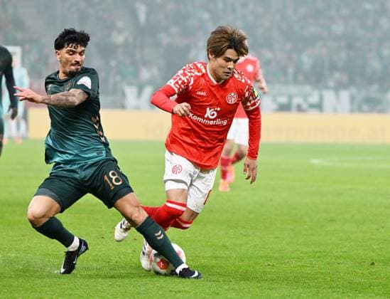 Fussball-Bundesliga - Saison 2025 2026 Mewa-Arena Mainz - 01.11.2025 1. FSV Mainz 05 (mz) - SV Werder Bremen hb) 1:1 Naby KEITA (SV Werder Bremen), li - Kaishu SANO (1. FSV Mainz 05) DFL REGULATIONS PROHIBIT ANY USE OF PHOTOGRAPHS AS IMAGE SEQUENCES AND OR QUASI VIDEO EDITORIAL USE ONLY NATIONAL AND INTERNATIONAL NEWS AGENCIES OUT Fussball-Bundesliga - 1. FSV Mainz 05