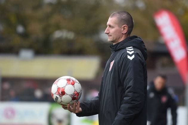 Fußball I Herren I Saison 2025-2026 I Regionalliga Nord I 17. Spieltag I SC Weiche Flensburg 08 - VfB Lübeck I 01.11.2025 Tim Wulff (Trainer, SC Weiche Flensburg 08) Copyright: xLobeca JanxKirschnerx
