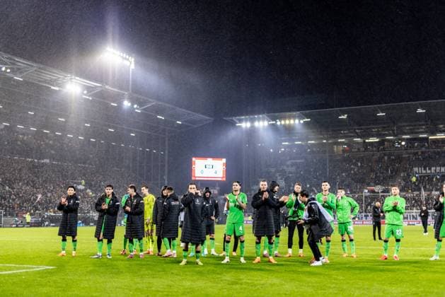 Hamburg, 1. November 2025 - Fußball, 1. Bundesliga 2025 26, FC St. Pauli - Borussia MoÌˆnchengladbach: Schlussjubel bei den Spielern von Borussia MoÌˆnchengladbach DFL REGULATIONS PROHIBIT ANY USE OF PHOTOGRAPHS AS IMAGE SEQUENCES AND OR QUASI-VIDEO.