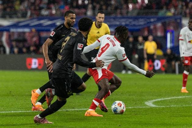 GER, Bundesliga, RB Leipzig - VfB Stuttgart 01.11.2025, Red Bull Arena, Leipzig, GER, Bundesliga, RB Leipzig - VfB Stuttgart Johan Bakayoko (RB Leipzig 9) Â