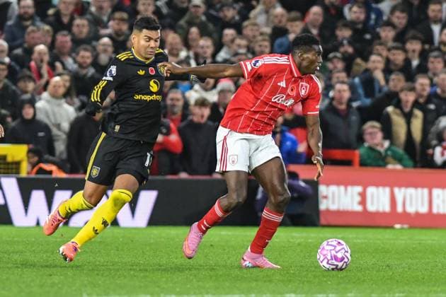 Nottingham Forest v Manchester United, ManU English Premier League, The City Ground, Nottingham, UK - 1 November 2025 Nottingham Forest s Taiwo Awoniyi sprints forward with the ball pursued by Manchester United s Casemiro , UK NEWSPAPERS OUT Copyright: xRichardxBowcottx
