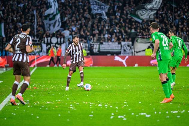 Fußball I Herren I Saison 2025-2026 I Bundesliga I 9. Spieltag I FC St. Pauli - Borussia Mönchengladbach I 01.11.2025 Danel Sinani (10, FC St. Pauli) Hamburg Millerntor-Stadion Hamburg Deutschland Copyright: xLobecax xHenningxRohlfsx