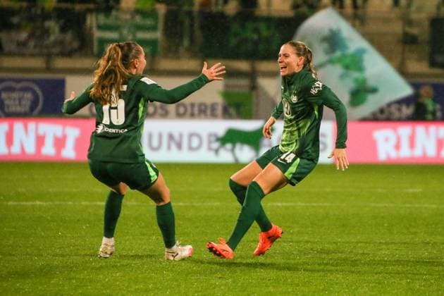 01.11.2025, xgrfx, Fussball Google Pixel Frauen-Bundesliga, VfL Wolfsburg - TSG Hoffenheim v.l. Tor, Smilla Vallotto (VfL Wolfsburg) (DFL DFB REGULATIONS PROHIBIT ANY USE OF PHOTOGRAPHS as IMAGE SEQUENCES and or QUASI-VIDEO) Wolfsburg