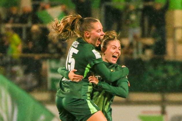 01.11.2025, xgrfx, Fussball Google Pixel Frauen-Bundesliga, VfL Wolfsburg - TSG Hoffenheim v.l. Tor, Smilla Vallotto (VfL Wolfsburg) (DFL DFB REGULATIONS PROHIBIT ANY USE OF PHOTOGRAPHS as IMAGE SEQUENCES and or QUASI-VIDEO) Wolfsburg