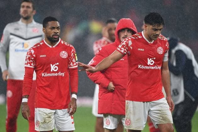 Arnaud NORDIN (MZ) und Nadiem AMIRI (MZ) enttaeuscht, enttäuscht, Enttäuschung, Enttaeuschung 1.FSV Mainz 05 (MZ) - SV Werder Bremen (HB) 1-1 Fussball 1. Bundesliga Saison 2025 2026, 9.Spieltag, Spieltag9, matchday9, am 01.11.2025, MEWA Arena Mainz. DFL regulations prohibit any use of photographs as image sequences and or quasi-video Â