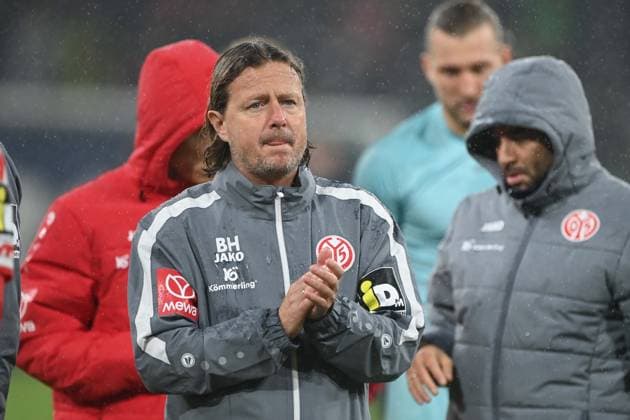 Trainer Bo HENRIKSEN (MZ) enttaeuscht, enttäuscht, Enttäuschung, Enttaeuschung 1.FSV Mainz 05 (MZ) - SV Werder Bremen (HB) 1-1 Fussball 1. Bundesliga Saison 2025 2026, 9.Spieltag, Spieltag9, matchday9, am 01.11.2025, MEWA Arena Mainz. DFL regulations prohibit any use of photographs as image sequences and or quasi-video Â