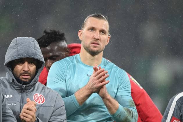 Torwart Robin ZENTNER (MZ) enttaeuscht, enttäuscht, Enttäuschung, Enttaeuschung 1.FSV Mainz 05 (MZ) - SV Werder Bremen (HB) 1-1 Fussball 1. Bundesliga Saison 2025 2026, 9.Spieltag, Spieltag9, matchday9, am 01.11.2025, MEWA Arena Mainz. DFL regulations prohibit any use of photographs as image sequences and or quasi-video Â