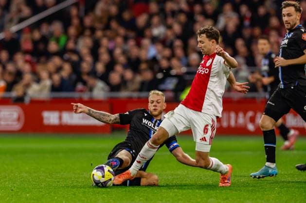 2025-11-01 Ajax v sc Heerenveen - Dutch Eredivisie AMSTERDAM, NETHERLANDS - NOVEMBER 1: Luuk Brouwers of sc Heerenveen battles for possession with Youri Regeer of AFC Ajax during the Dutch Eredivisie match between Ajax and sc Heerenveen at Johan Cruijff ArenA on November 1, 2025 in Amsterdam, Netherlands. Amsterdam Johan Cruijff ArenA Netherlands Content not available for redistribution in The Netherlands directly or indirectly through any third parties. Copyright: xBenxGalx