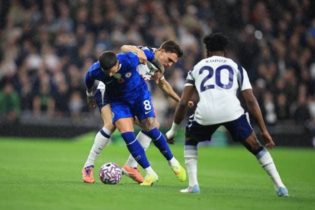 Tottenham Hotspur v Chelsea Premier League 01 11 2025. Chelsea Midfielder Enzo Fernandez (8) Under Pressure from Tottenham Hotspur Midfielder Joao Palhinha (6) during the Premier League match between Tottenham Hotspur and Chelsea at Tottenham Hotspur Stadium, London, United Kingdom on 1 November 2025. London Tottenham Hotspur Stadium London United Kingdom Editorial use only DataCo restrictions apply See www.football-dataco.com , Copyright: xChrisxFoxwellx PSI-23151-0009