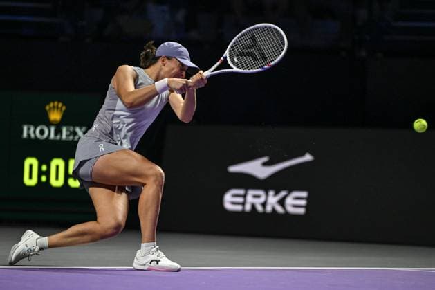 WTA, Tennis Damen Finals 2025 in Riyadh - Day One RIYADH, SAUDI ARABIA – NOVEMBER 01: Iga Swiatek of Poland plays against Madison Keys of the United States during their match on Day 1 of the 2025 WTA Finals, part of the Hologic WTA Tour, at King Saud University Indoor Arena in Riyadh, Saudi Arabia, on November 1, 2025. Artur Widak Anadolu Riyadh Saudi Arabia. Editorial use only. Please get in touch for any other usage.  Copyright: x2025xAnadoluxArturxWidakx