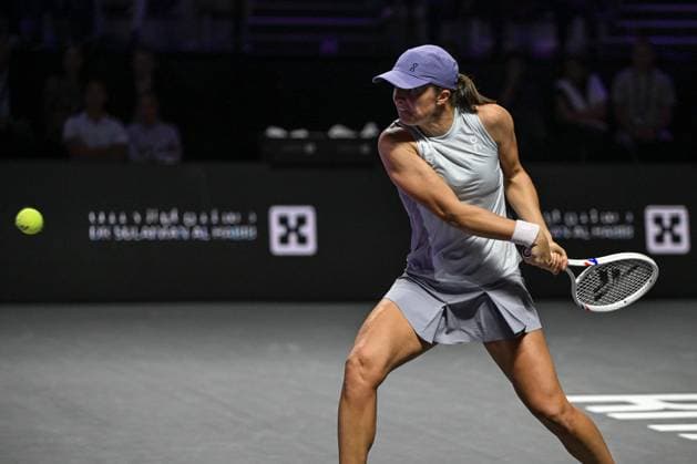 WTA, Tennis Damen Finals 2025 in Riyadh - Day One RIYADH, SAUDI ARABIA – NOVEMBER 01: Iga Swiatek of Poland plays against Madison Keys of the United States during their match on Day 1 of the 2025 WTA Finals, part of the Hologic WTA Tour, at King Saud University Indoor Arena in Riyadh, Saudi Arabia, on November 1, 2025. Artur Widak Anadolu Riyadh Saudi Arabia. Editorial use only. Please get in touch for any other usage.  Copyright: x2025xAnadoluxArturxWidakx