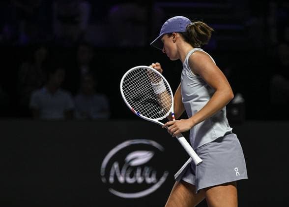 WTA, Tennis Damen Finals 2025 in Riyadh - Day One RIYADH, SAUDI ARABIA – NOVEMBER 01: Iga Swiatek of Poland plays against Madison Keys of the United States during their match on Day 1 of the 2025 WTA Finals, part of the Hologic WTA Tour, at King Saud University Indoor Arena in Riyadh, Saudi Arabia, on November 1, 2025. Artur Widak Anadolu Riyadh Saudi Arabia. Editorial use only. Please get in touch for any other usage.  Copyright: x2025xAnadoluxArturxWidakx