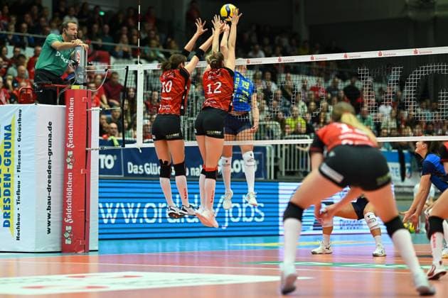 Miku Akimoto (Dresdner SC, 10) Mette Pfeffer (Dresdner SC, 12) Dresdner SC vs. SSC Palmberg Schwerin, 1. Volleyball Bundesliga Damen, Spielzeit 2025 2026, 01.11.2025 Dresdner SC vs. SSC Palmberg Schwerin, 1. Volleyball Bundesliga Damen, Spielzeit 2025 2026, 01.11.2025 Dresden Copyright: xEibner-Pressefoto xHoepnerx EP_PHR
