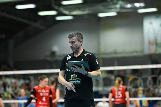 Alexander Waibl (Cheftrainer Dresdner SC) Dresdner SC vs. SSC Palmberg Schwerin, 1. Volleyball Bundesliga Damen, Spielzeit 2025 2026, 01.11.2025 Dresdner SC vs. SSC Palmberg Schwerin, 1. Volleyball Bundesliga Damen, Spielzeit 2025 2026, 01.11.2025 Dresden Copyright: xEibner-Pressefoto xHoepnerx EP_PHR
