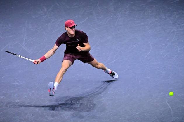 TENNIS : Rolex Paris Masters - Paris - 01 11 2025 Jannik Sinner ( Italy ) during the Rolex Paris Masters at Paris La Defense Arena on November 01, 2025 in Nanterre, France. (Photo by Federico Pestellini PSNewz ) ParisFrance  Copyright: xFedericoxPestellinix