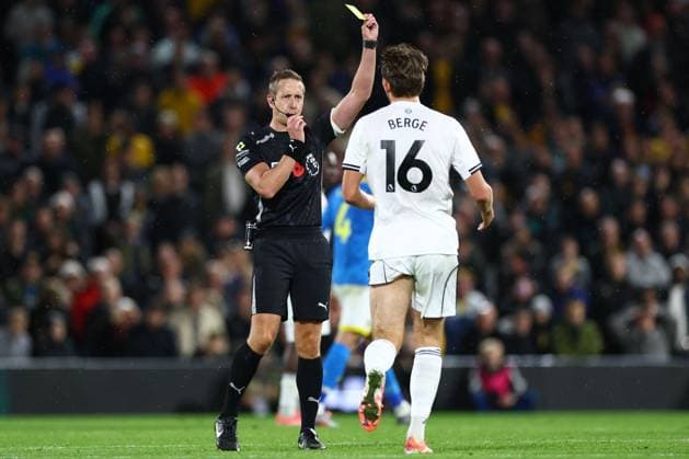 Sander Berge of Fulham is shown a yellow card Fulham v Wolverhampton Wanderers, Premier League, Football, Craven Cottage, London, UK - 01 Nov 2025London Craven Cottage United Kingdom EDITORIAL USE ONLY No use with unauthorised audio, video, data, fixture lists, club league logos or live services. Online in-match use limited to 120 images, no video emulation. No use in betting, games or single club league player publications. Copyright: xSimonxDael Shutterstockx 15639934dy