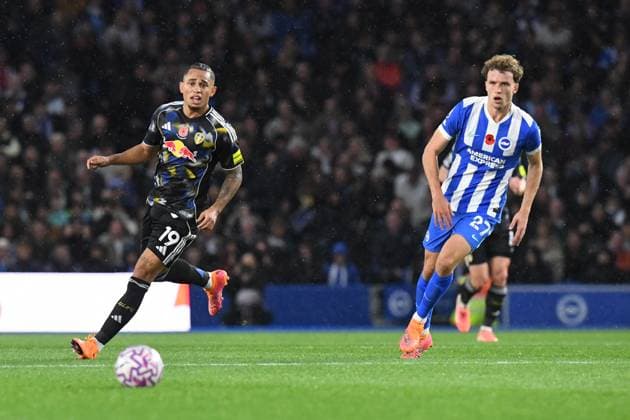 Brighton and Hove Albion v Leeds United Premier League 01 11 2025. Noah Okafor Forward of Leeds United and Matts Wieffer Midfielder of Brighton and Hove Albion in action during the Premier League match between Brighton and Hove Albion and Leeds United at the American Express Stadium, Brighton and Hove, England on 1 November 2025. Brighton and Hove American Express Stadium East Sussex England Editorial use only DataCo restrictions apply See www.football-dataco.com , Copyright: xJeffxMoodx PSI-23147-0064