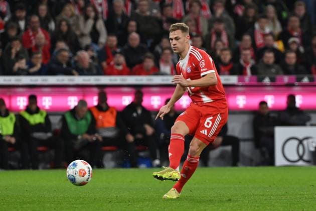 01.11.2025, xjrdrx, Fussball 1.Bundesliga, FC Bayern Muenchen - Bayer 04 Leverkusen v.l. Joshua Kimmich (FC Bayern Muenchen) (DFL DFB REGULATIONS PROHIBIT ANY USE OF PHOTOGRAPHS as IMAGE SEQUENCES and or QUASI-VIDEO) Muenchen