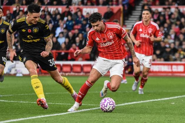 Nottingham Forest v Manchester United, ManU English Premier League, The City Ground, Nottingham, UK - 1 November 2025 Nottingham Forest s Neco Williams on the ball , UK NEWSPAPERS OUT Copyright: xRichardxBowcottx