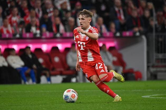 01.11.2025, xjrdrx, Fussball 1.Bundesliga, FC Bayern Muenchen - Bayer 04 Leverkusen v.l. Lennart Karl (FC Bayern Muenchen) (DFL DFB REGULATIONS PROHIBIT ANY USE OF PHOTOGRAPHS as IMAGE SEQUENCES and or QUASI-VIDEO) Muenchen