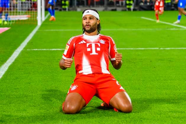 GER, DFB, FC Bayern Muenchen vs. Bayer 04 Leverkusen 01.11.2025, Allianz Arena, Muenchen, GER, DFB, FC Bayern Muenchen vs. Bayer 04 Leverkusen, im Bild Jubel nach dem Tor zum 1-0 durch Serge Gnabry (FCB 7)