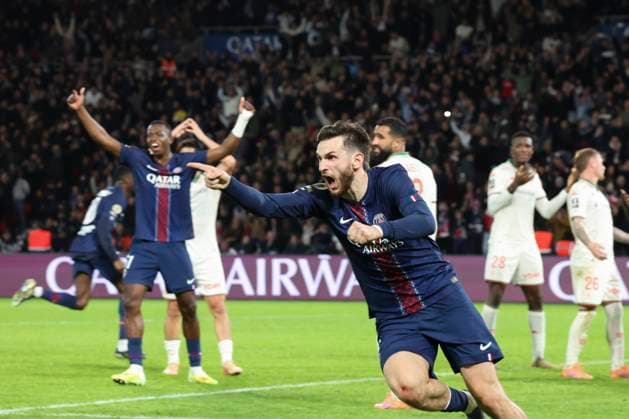 FOOTBALL : Paris Saint Germain Vs OGC Nice - Ligue 1 - 01 11 2025 Joie de Khvicha Kvaratskhelia (PSG) sur le but de Goncalo Ramos (PSG) ParisFrance  Copyright: xMichaelxBaucherx