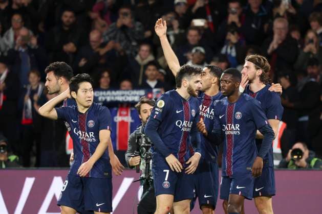 FOOTBALL : Paris Saint Germain Vs OGC Nice - Ligue 1 - 01 11 2025 Joie sur le but de Goncalo Ramos (PSG) - Khvicha Kvaratskhelia (PSG) - Ousmane Dembele (PSG) - Illia Zabarnyi (PSG) - Lee Kang-In (PSG) - Achraf Hakimi (PSG) ParisFrance  Copyright: xMichaelxBaucherx