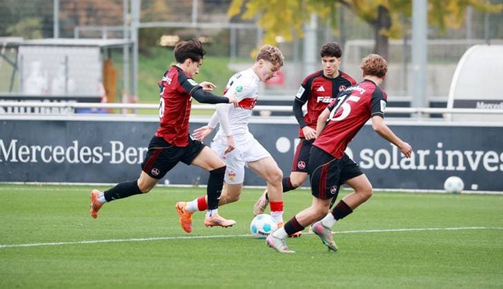 01.11.25 U19 VfB Stuttgart - U19 1. FC Nürnberg Deutschland, Stuttgart, 01.11.2025, Fussball, U19-DFB-Nachwuchsliga, Saison 2025 2026, U19 VfB Stuttgart - U19 1. FC Nürnberg (2:2): Yanik Spalt (VfB Stuttgart).