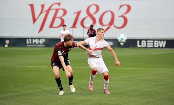01.11.25 U19 VfB Stuttgart - U19 1. FC Nürnberg Deutschland, Stuttgart, 01.11.2025, Fussball, U19-DFB-Nachwuchsliga, Saison 2025 2026, U19 VfB Stuttgart - U19 1. FC Nürnberg (2:2): Enis Redzepi (VfB Stuttgart).