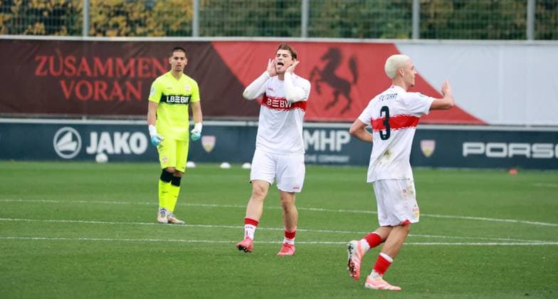 01.11.25 U19 VfB Stuttgart - U19 1. FC Nürnberg Deutschland, Stuttgart, 01.11.2025, Fussball, U19-DFB-Nachwuchsliga, Saison 2025 2026, U19 VfB Stuttgart - U19 1. FC Nürnberg (2:2): Matheos Tsigkas (VfB Stuttgart); Jubel Tor 1:1 Tsigkas.