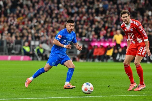 Bundesliga; FC Bayern München - Bayer 04 Leverkusen; 01.11.2025 MÜNCHEN, DEUTSCHLAND - 1. NOVEMBER: im Duell Leon GORETZKA (FC Bayern Munich 8) und Claudio ECHEVERRI (Bayer Leverkusen 9) während dem Bundesligamatch zwischen dem FC Bayern München und Bayer 04 Leverkusen am 9. Spieltag in der Allianz Arena am 1. November 2025 in München, Germany DFL REGULATIONS PROHIBIT ANY USE OF PHOTOGRAPHS AS IMAGE SEQUENCES AND OR QUASI-VIDEO Copyright: xBEAUTIFULxSPORTS Goldbergx