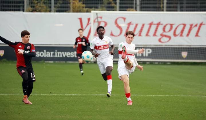 01.11.25 U19 VfB Stuttgart - U19 1. FC Nürnberg Deutschland, Stuttgart, 01.11.2025, Fussball, U19-DFB-Nachwuchsliga, Saison 2025 2026, U19 VfB Stuttgart - U19 1. FC Nürnberg (2:2): Matheos Tsigkas (VfB Stuttgart).