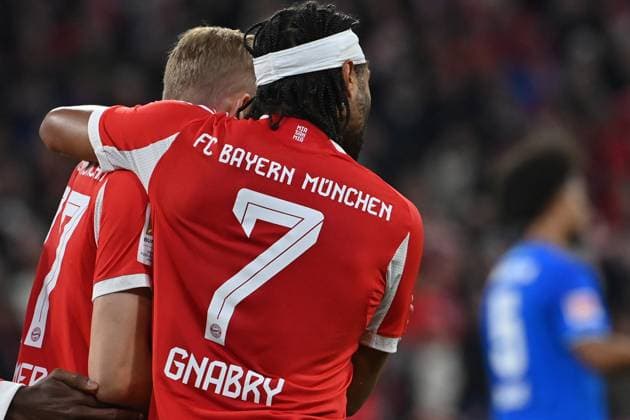01.11.2025, xjrdrx, Fussball 1.Bundesliga, FC Bayern Muenchen - Bayer 04 Leverkusen v.l. Torjubel nach dem Tor zum celebrating the goal celebrate 1:0 durch Serge Gnabry (FC Bayern Muenchen) (DFL DFB REGULATIONS PROHIBIT ANY USE OF PHOTOGRAPHS as IMAGE SEQUENCES and or QUASI-VIDEO) Muenchen