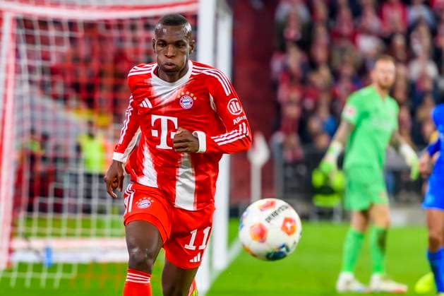 GER, DFB, FC Bayern Muenchen vs. Bayer 04 Leverkusen 01.11.2025, Allianz Arena, Muenchen, GER, DFB, FC Bayern Muenchen vs. Bayer 04 Leverkusen, im Bild Nicolas Jackson (FCB 11)