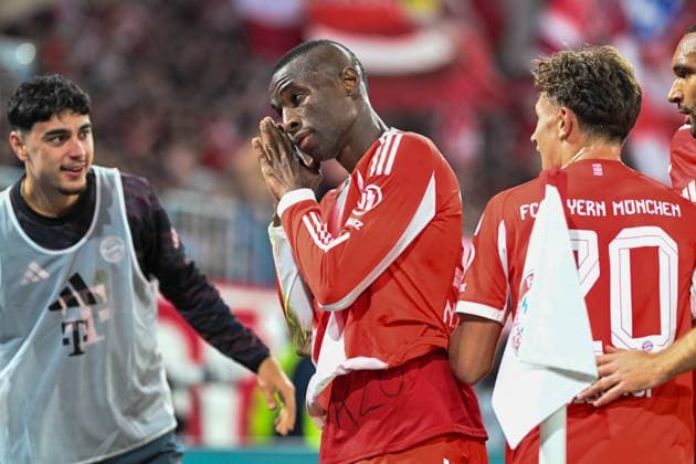 1. Liga - 25 26 - 1. BL - 25 26 - FC Bayern München - Bayer 04 Leverkusen am 01.11.2025 in der Allianz Arena in Muenchen Jubel, Torjubel, Torschuetze, Torschütze Nicolas Jackson (Bayern Muenchen) jubelt nach seinem Tor zum 2:0.