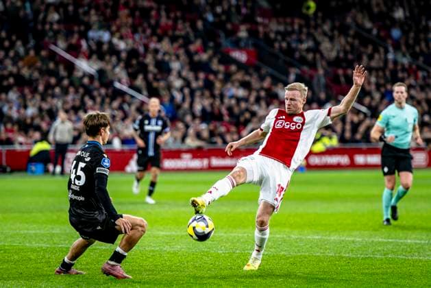 AFC Ajax Amsterdam midfielder Davy Klaassen during the match AFC Ajax Amsterdam vs SC Heerenveen at the Johan Cruijff Arena for the Dutch Vriendenloterij Eredivisie season 2025-2026 in AMSTERDAM, Netherlands on 1 November 2025, (photo by Stefan Koops EYE4images DeFodi Images) AFC Ajax Amsterdam midfielder Davy Klaassen during the match AFC Ajax Amsterdam vs SC Heerenveen at the Johan Cruijff Arena for the Dutch Vriendenloterij Eredivisie season 2025 2026 in AMSTERDAM, Netherlands on 1 November 2025, photo by Stefan Koops EYE4images DeFodi Images