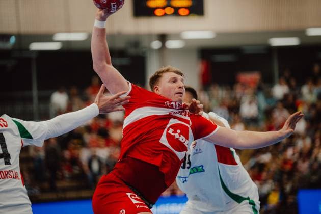 HANDBALL - OEHB, 100 years anniversary VIENNA,AUSTRIA,01.NOV.25 - HANDBALL - OEHB, Oesterreichischer Handballbund, Handball Austria, 100 years anniversary, test match, Austria vs Hungary. Image shows Gergoe Fazekas (HUN) and Lukas Hutecek (AUT).  GEPAxpictures xAlexanderxSolc