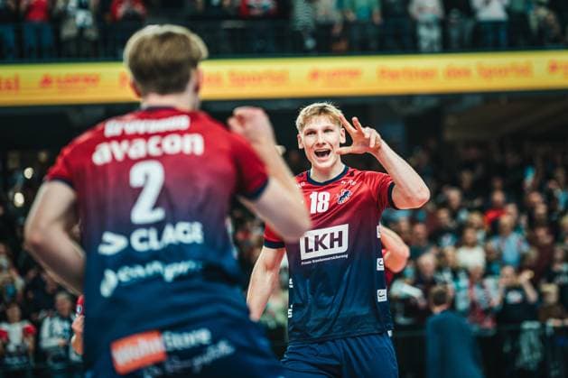 VBL: SVG Lüneburg vs. Netzhoppers KW, 01.11.2025 Axel Larsen (SVG Lüneburg, 18) jubelt; Volleyball Bundesliga, 4. Spieltag: SVG Lüneburg vs. Netzhoppers KW am 01.11.2025 in der LKH-Arena, Lüneburg Copyright: xBEAUTIFULxSPORTS Tonhäuserx